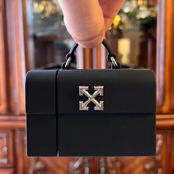 SALE!!! Off-White unisex Logo AirPods case NWB - Picture 6 of 9